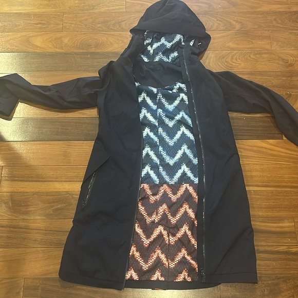 Lululemon Definitely Raining Jacket - Picture 4 of 4